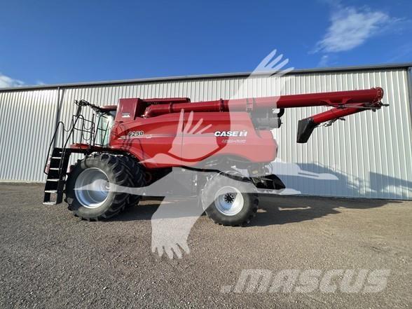 Case IH 8250 Kombinované zberacie stroje