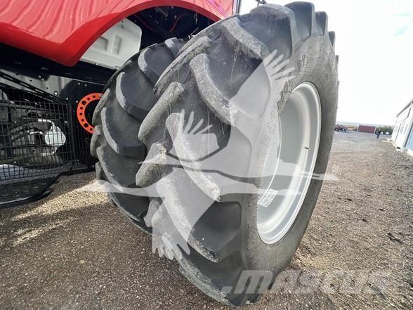 Case IH 8250 Kombinované zberacie stroje