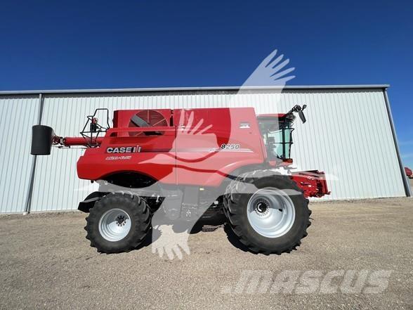 Case IH 8250 Kombinované zberacie stroje