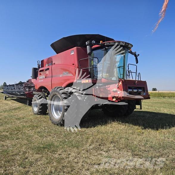 Case IH 8250 Kombinované zberacie stroje