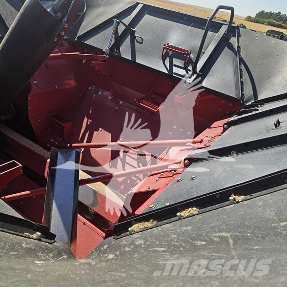 Case IH 8250 Kombinované zberacie stroje