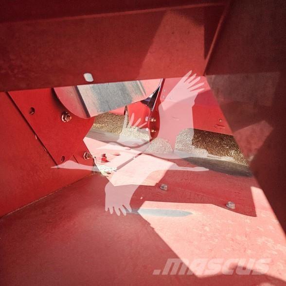 Case IH 8250 Kombinované zberacie stroje