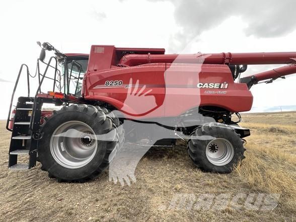 Case IH 8250 Kombinované zberacie stroje