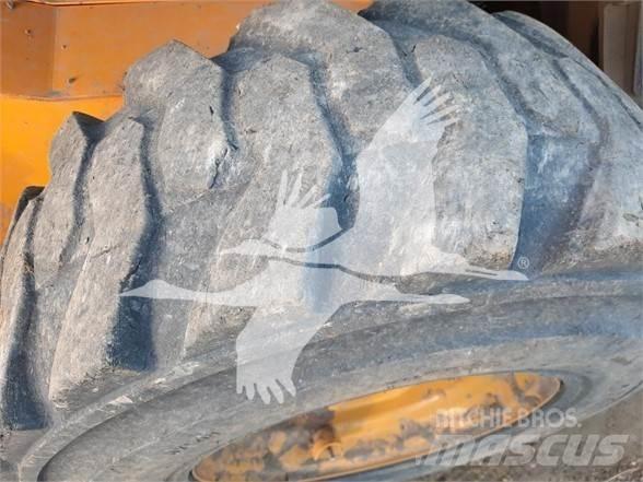 JCB 3TS-8W Šmykom riadené nakladače