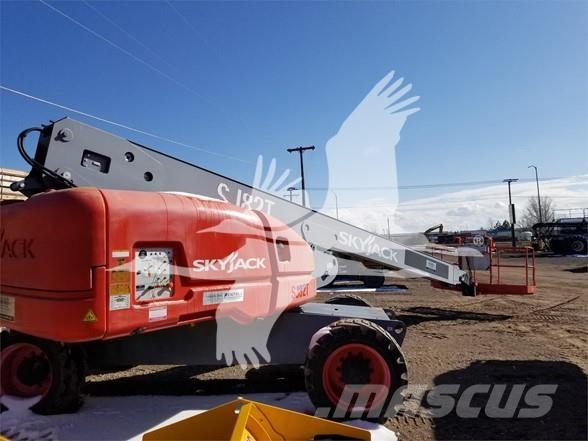 SkyJack SJ82T Teleskopické plošiny