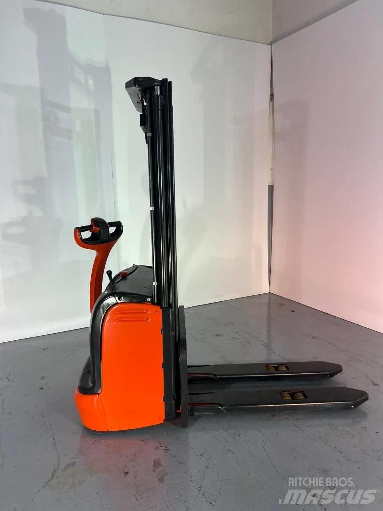 Linde L10 Ručne vedené vysokozdvižné vozíky