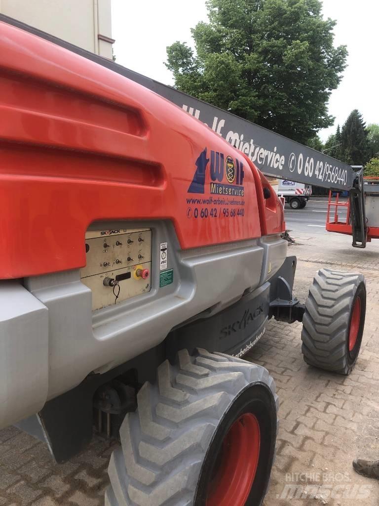 SkyJack SJ 66 T Kĺbové plošiny