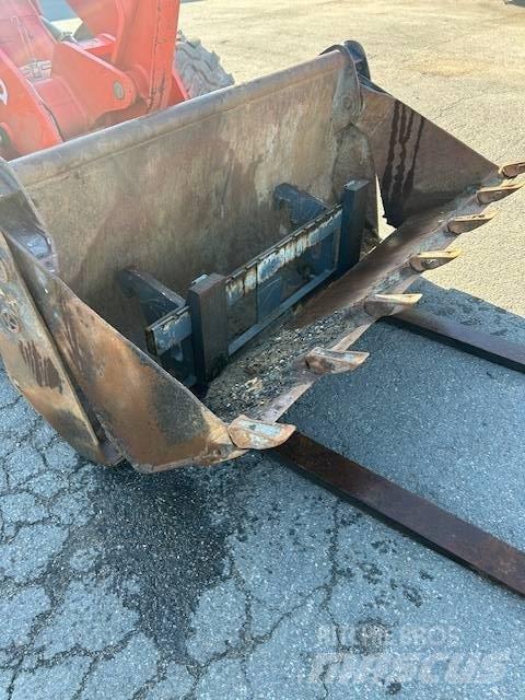 Kubota R 082 Kolesové nakladače