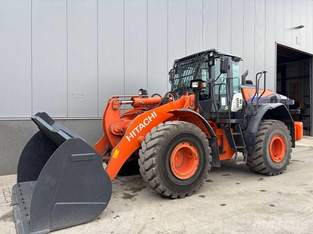 Hitachi ZW 250-6 Kolesové nakladače