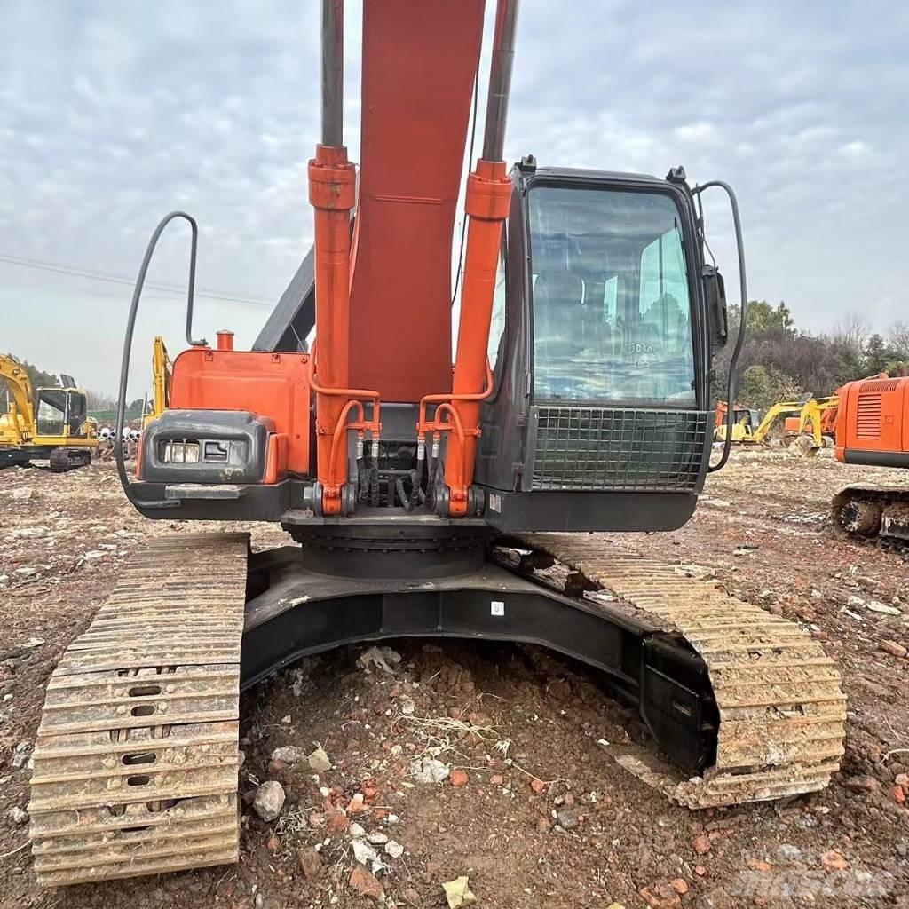 Hitachi ZX 240 Pásové rýpadlá