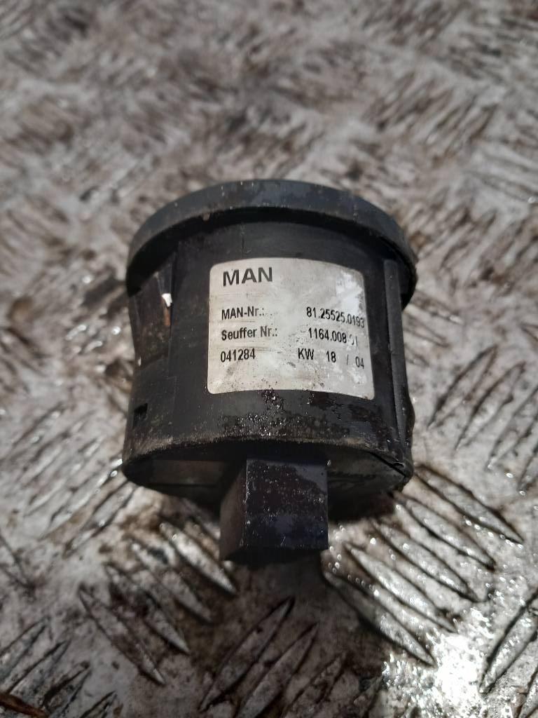 MAN TGA  81255250193 Kabíny a interiér