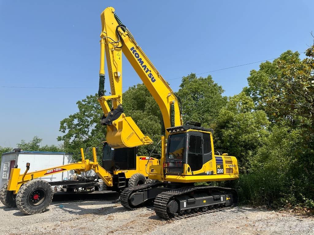 Komatsu PC200-8 Pásové rýpadlá