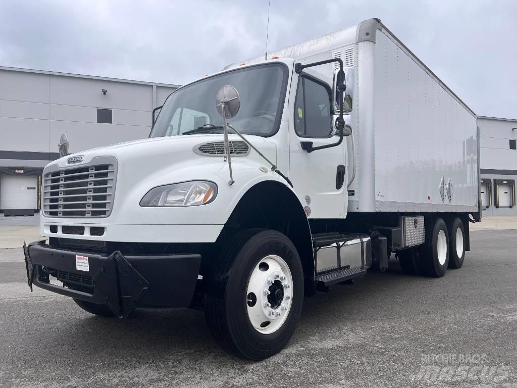 Freightliner M 106 Skriňová nadstavba