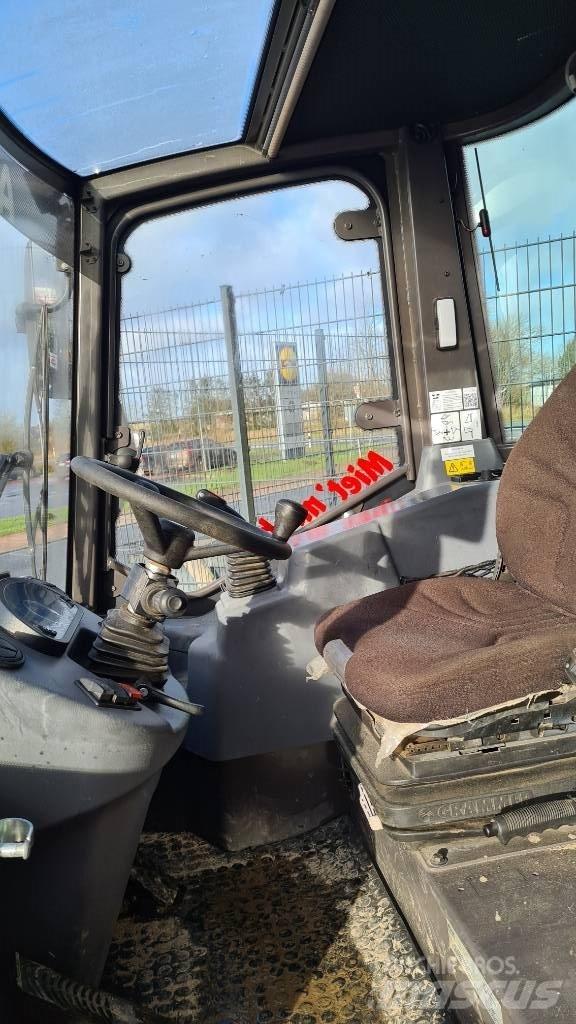Mecalac AX 700 Kolesové nakladače