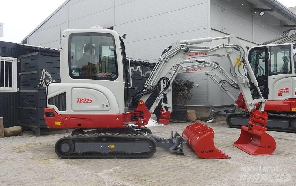 Takeuchi TB225 Mini rýpadlá < 7t