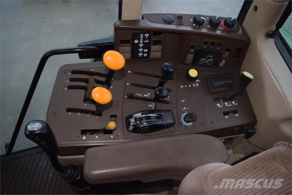 John Deere 6210 Traktory