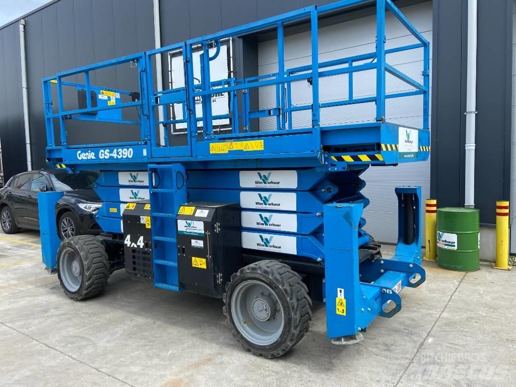 Genie GS 4390 Nožnicové zdvíhacie plošiny