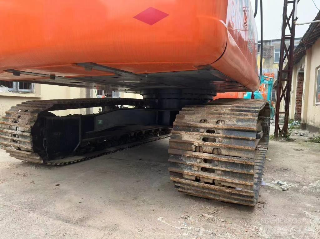 Hitachi ZX 210 Pásové rýpadlá