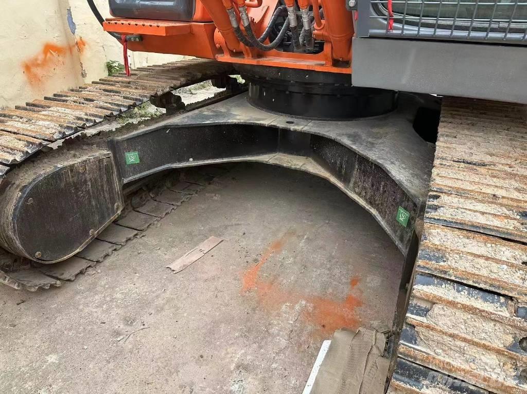 Hitachi ZX 210 Pásové rýpadlá