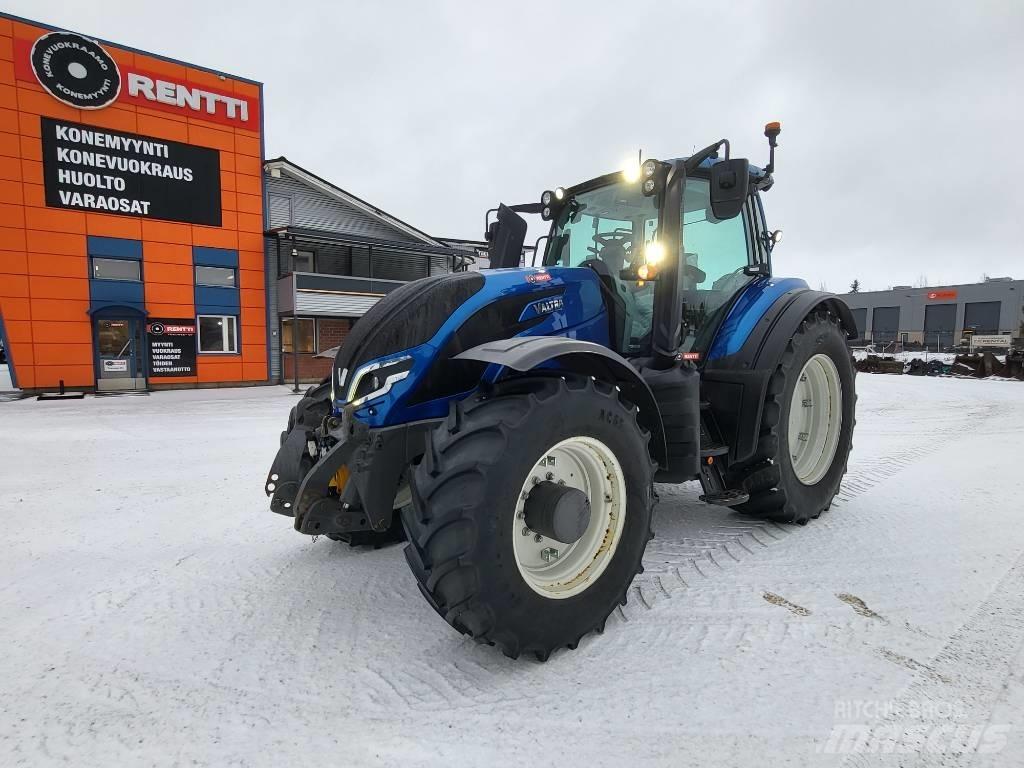 Valtra T 215 Traktory
