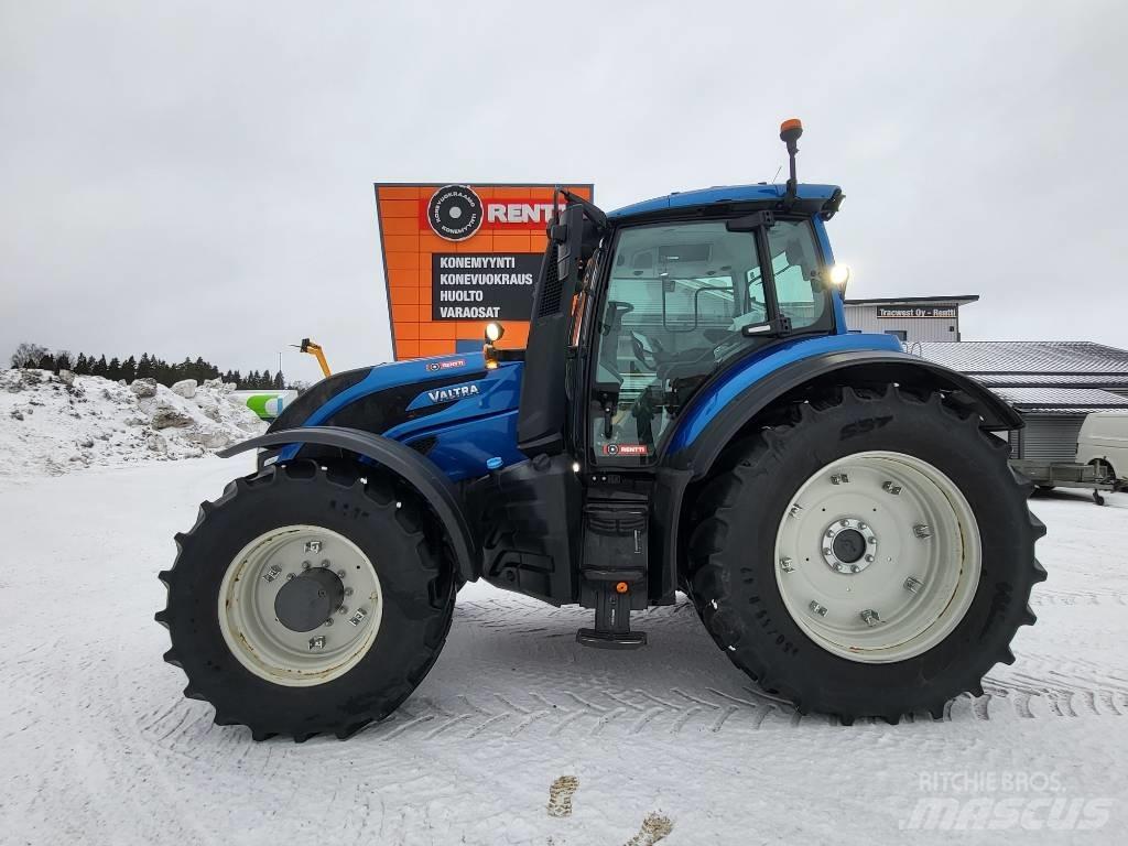 Valtra T 215 Traktory