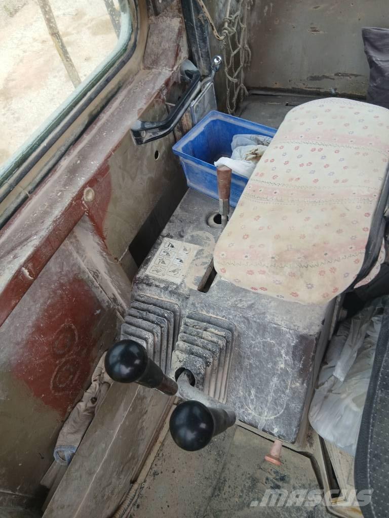 Komatsu WA 600-1 Kolesové nakladače