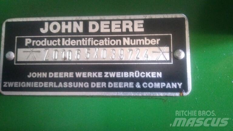 John Deere 1065 Kombinované zberacie stroje