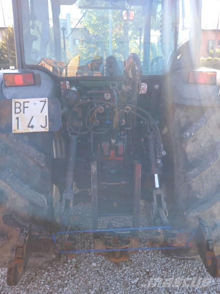 New Holland T4040F Traktory
