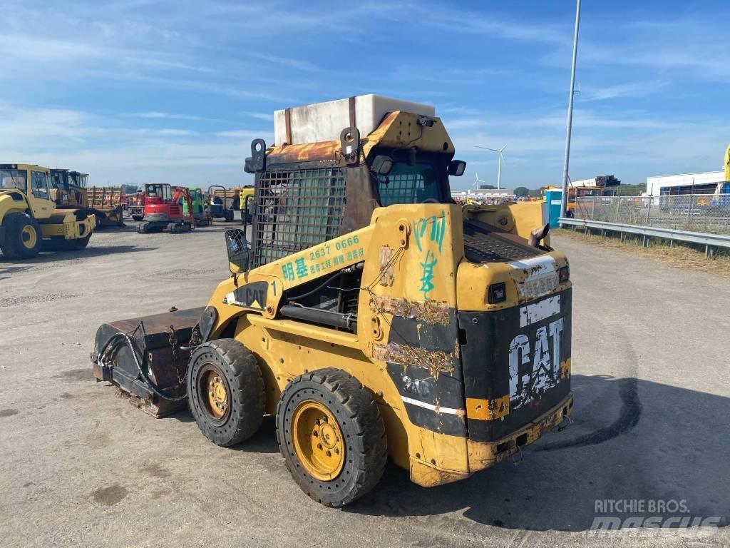 CAT 246 Šmykom riadené nakladače