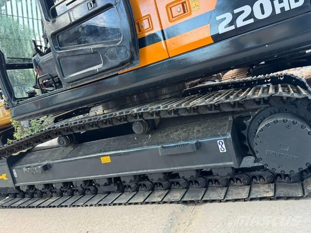 Hyundai 220HX Pásové rýpadlá