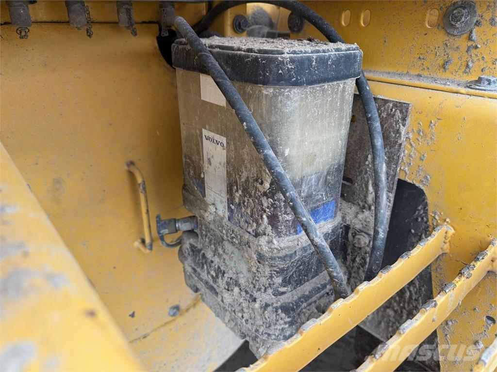 Volvo L120F Kolesové nakladače