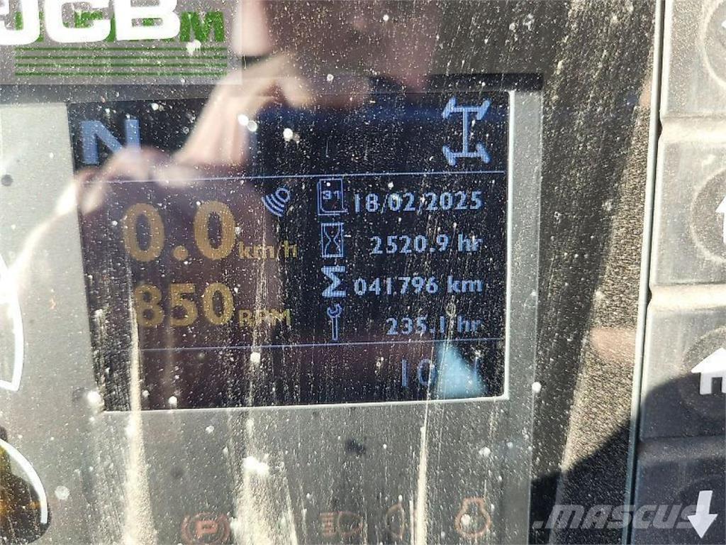 JCB 4220 fastrac Traktory