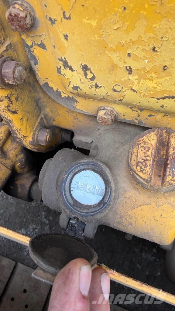 CAT D 2 Pásové dozéry