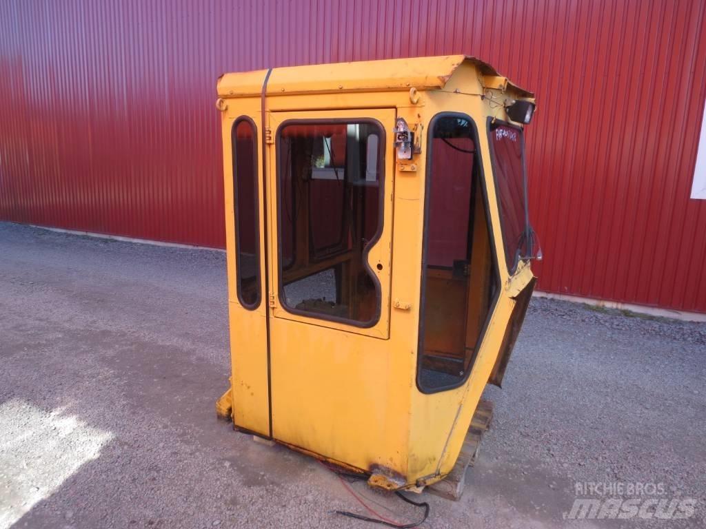 Fiat-Allis 345B Kabíny a interiér