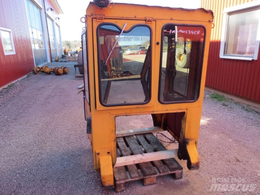 Fiat-Allis 345B Kabíny a interiér