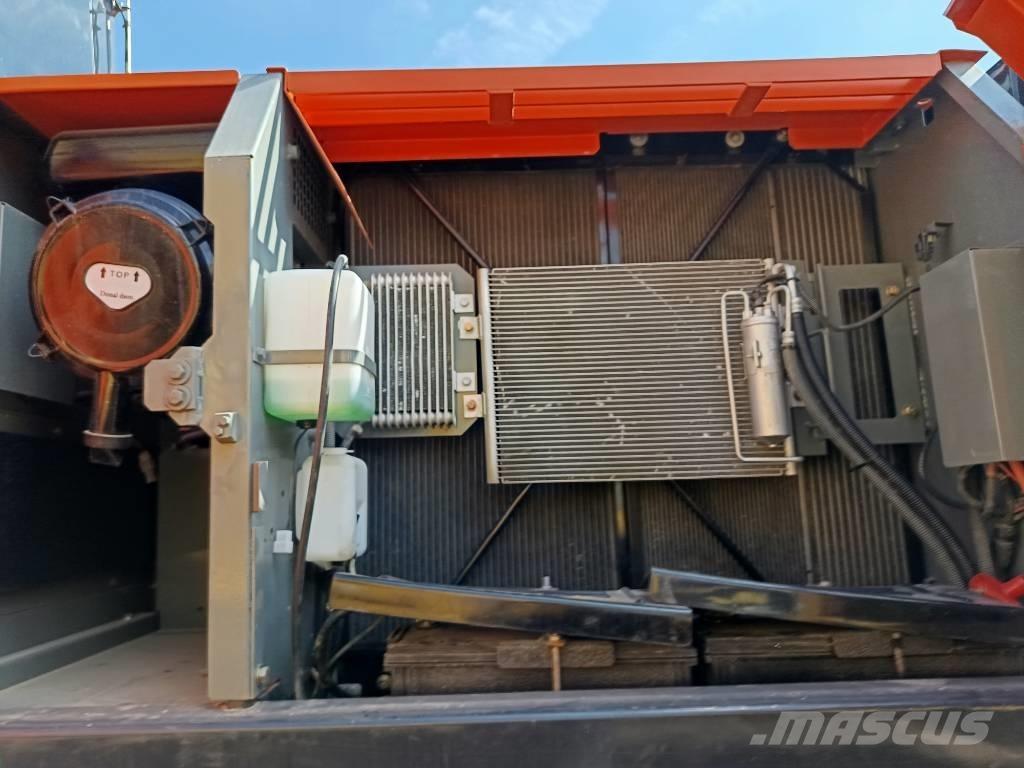 Hitachi ZX 200 Pásové rýpadlá