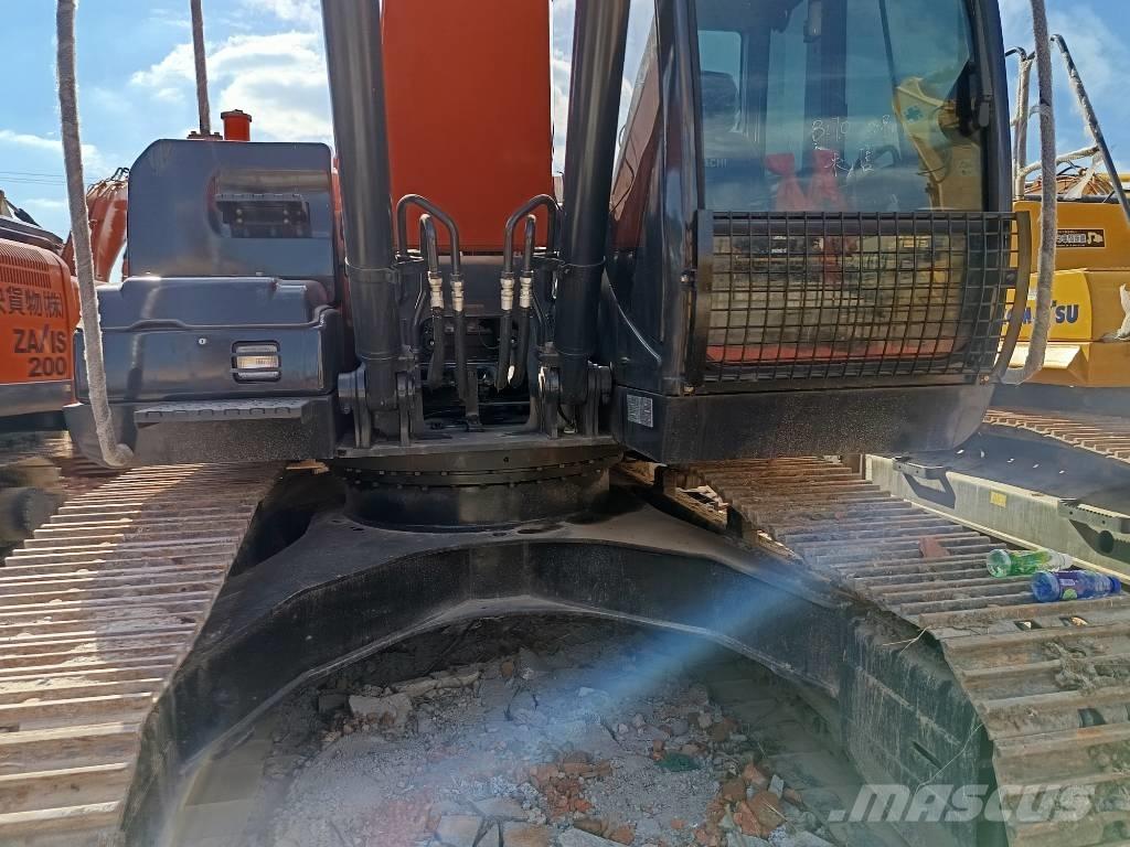 Hitachi ZX 200 Pásové rýpadlá