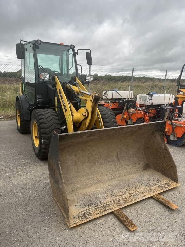 Komatsu WA70M-8EO Viacúčelové nakladače