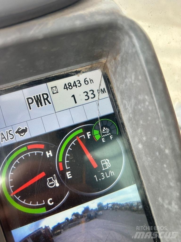 Hitachi ZX135 US-6 Pásové rýpadlá