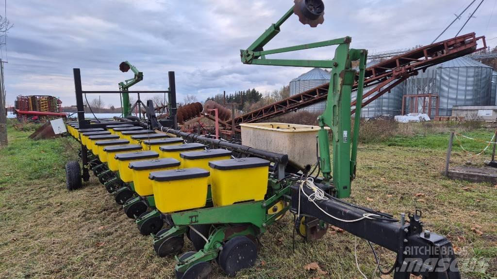 John Deere 1760 Sadiace stroje