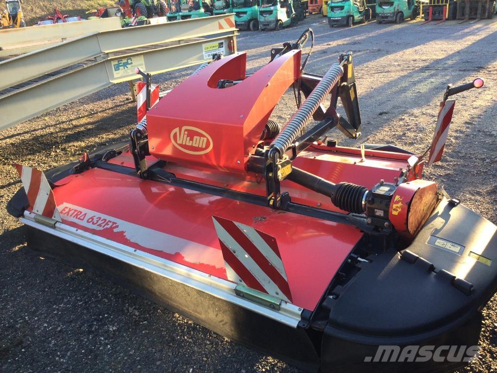 Vicon EXTRA 632 FT Kosačky namontované a ťahané
