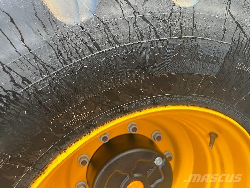 JCB 413 S Kolesové nakladače