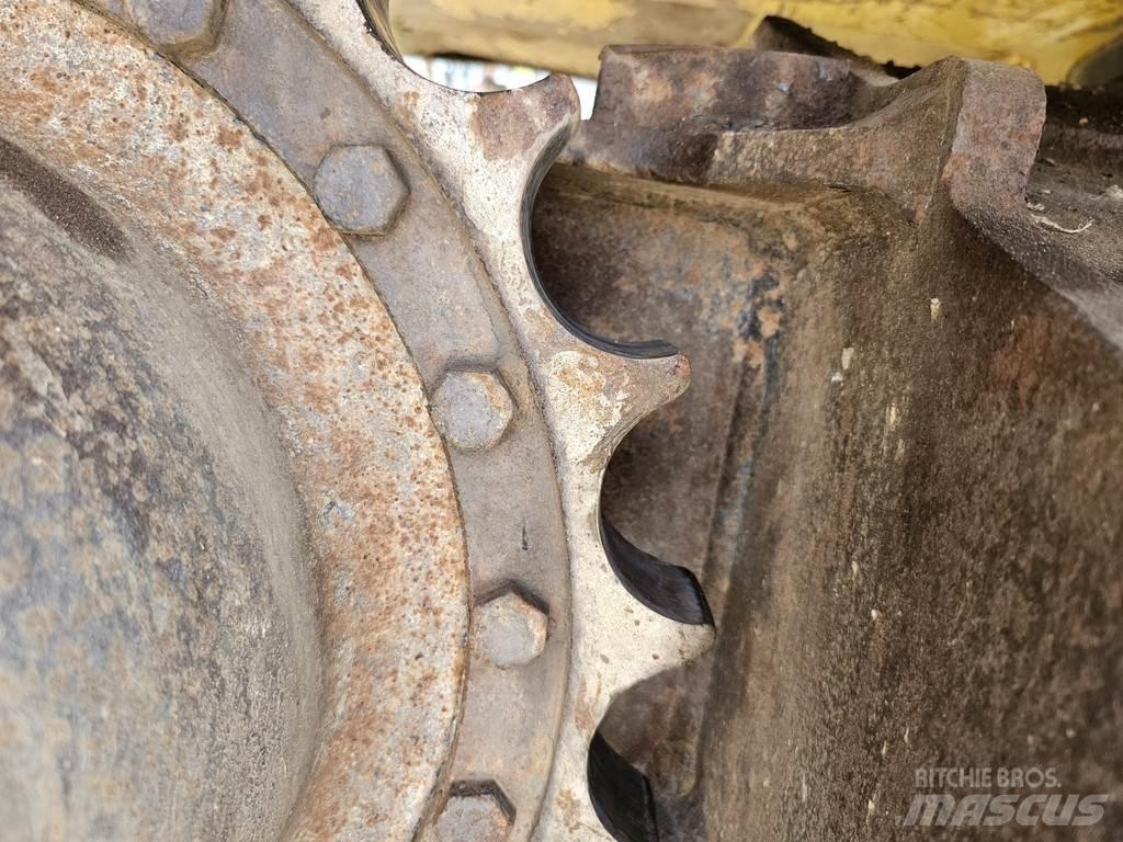 Komatsu PC210LC-8 Pásové rýpadlá