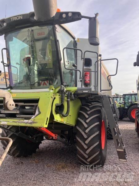 CLAAS TRION 530 Kombinované zberacie stroje