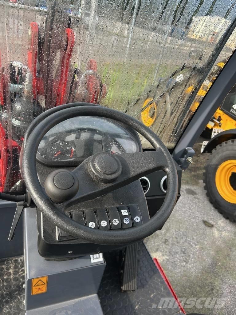 Flexitrac 1248 Cab Viacúčelové nakladače
