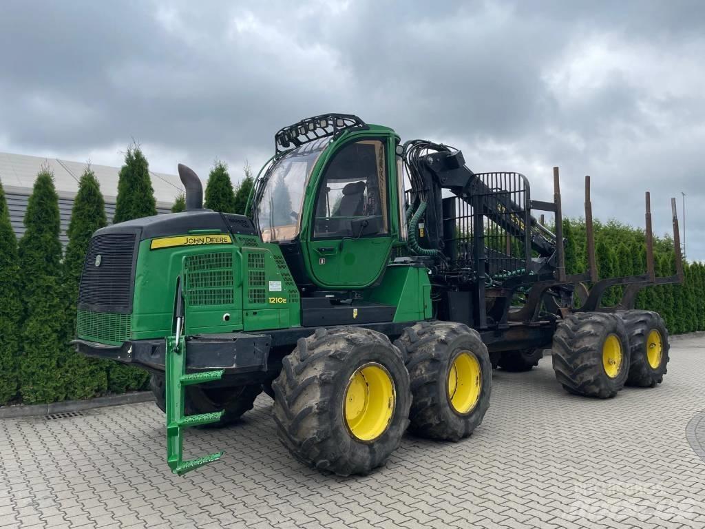 John Deere 1210 E Lesné traktory