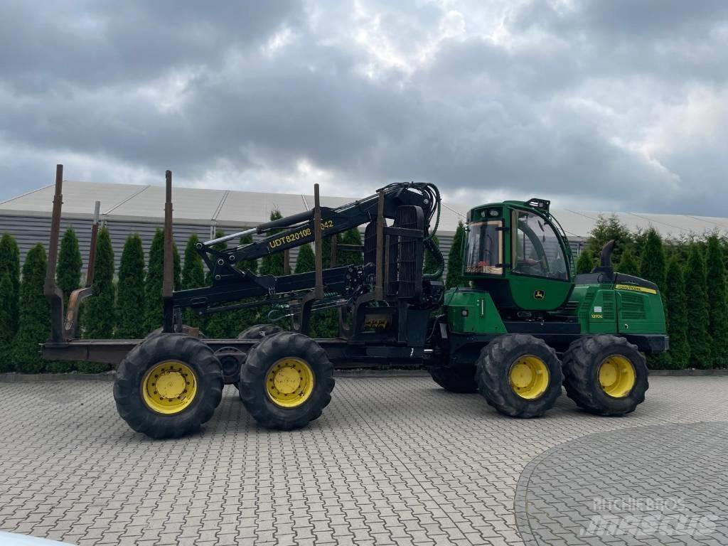 John Deere 1210 E Lesné traktory