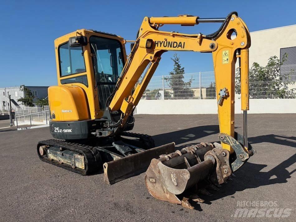Hyundai R25Z-9 AK Mini rýpadlá < 7t