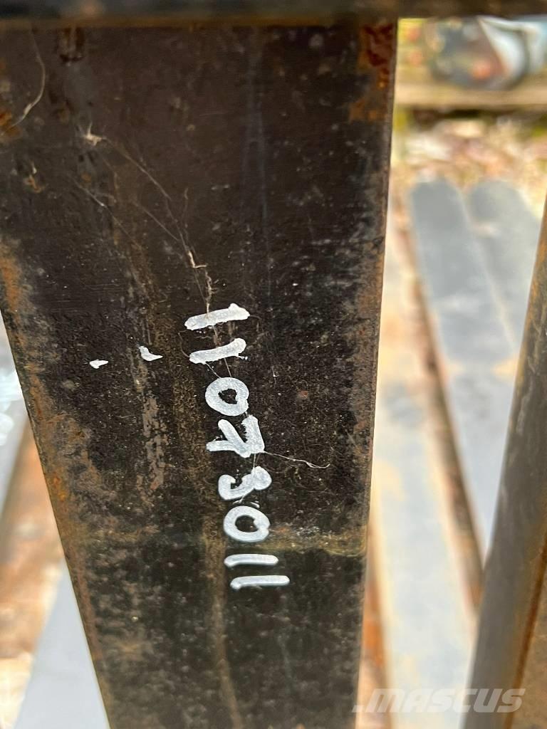 JCB Forks Pin & Cone Ďalšie nakladače, rýpadlá a príslušenstvo