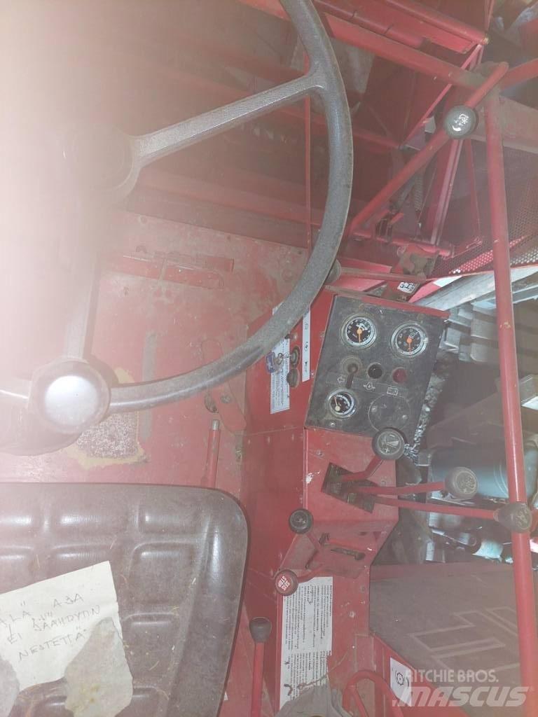 Massey Ferguson 330 Kombinované zberacie stroje